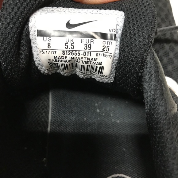 Nike woman’s black shoes size 8 - Picture 9 of 9